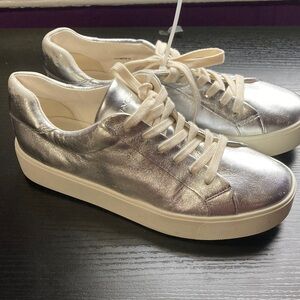 Vince Benfield Leather Metallic Silver
Platform Sneaker Size 8.5‎